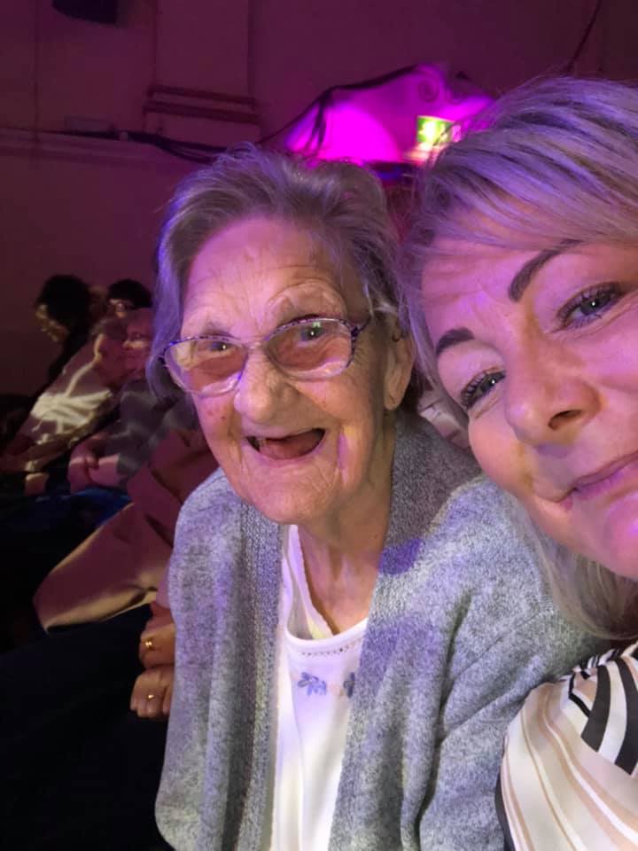 Brilliant Day at the Pantomime for Herons Park Nursing Home<br />
